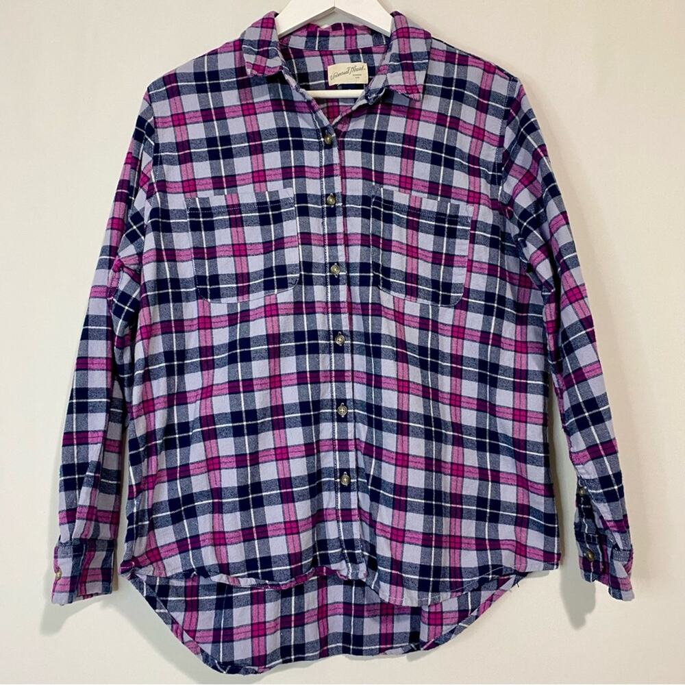 Universal Thread Women’s Plaid Long Sleeve Button Down Shirt Blue & Purple Med